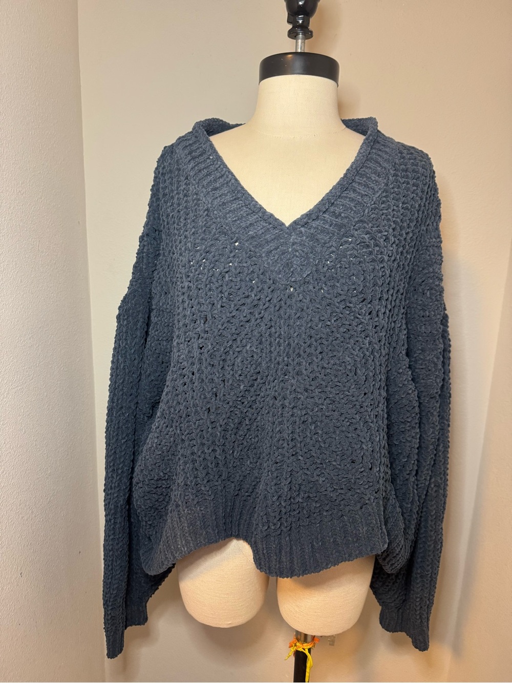 POL Cozy Chenille V-Neck Chunky Knit Sweater in Slate Blue